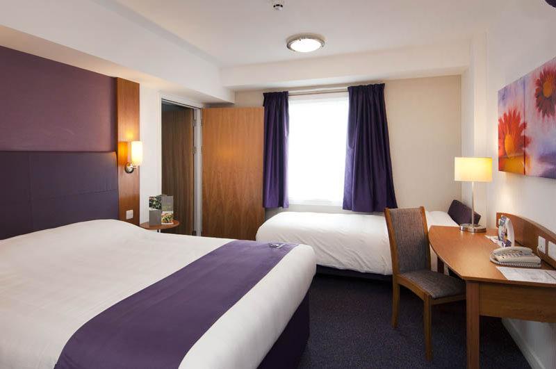 Premier Inn キルマーノック エクステリア 写真